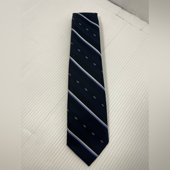 John Blair Menswear Neck Tie 100% Dacron Polyester Vintage Striped Blue White - Picture 1 of 3